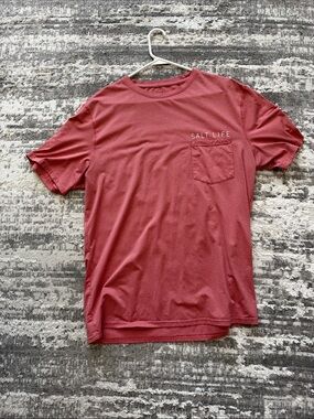 Salt Life Men’s Short Sleeve Pocket Tee in Dusty Rose